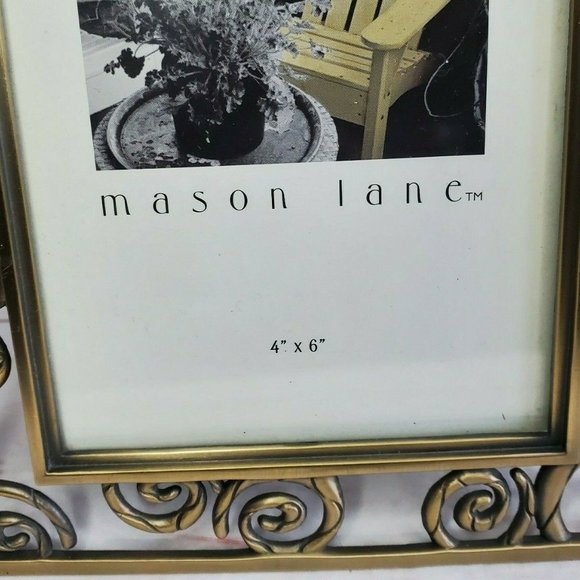 Mason Lane 4x6 Embossed Spiral Metal Bronze Frame - Picture 2 of 8